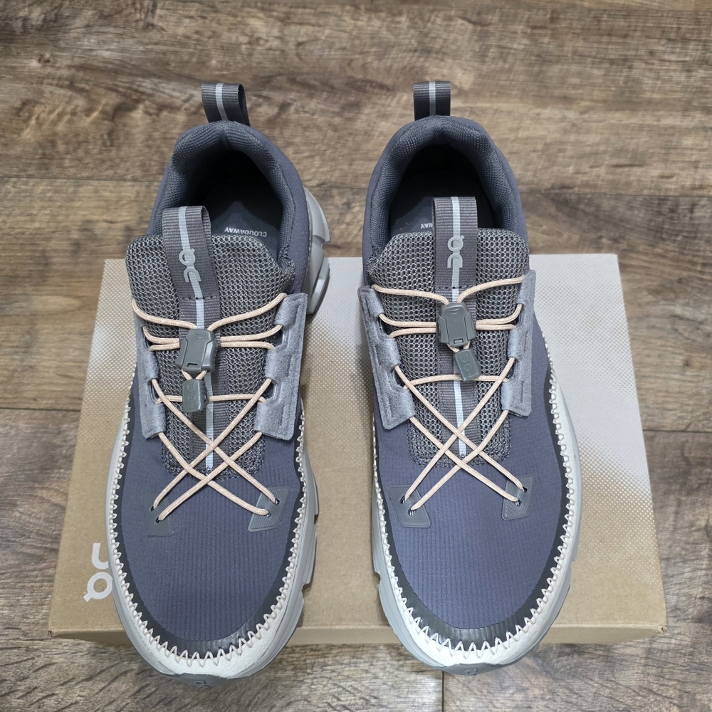 On Cloud cloudway sneaker women's size 8.5 (Run Small) - Picture 5 of 13